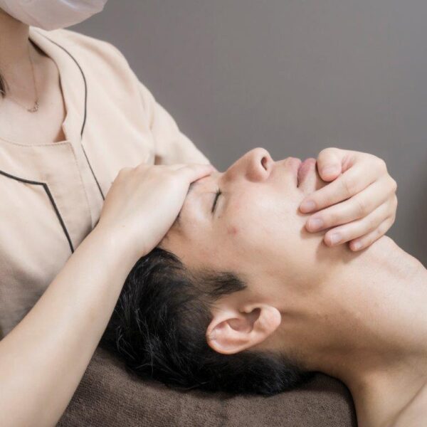 フェイシャルマッサージ